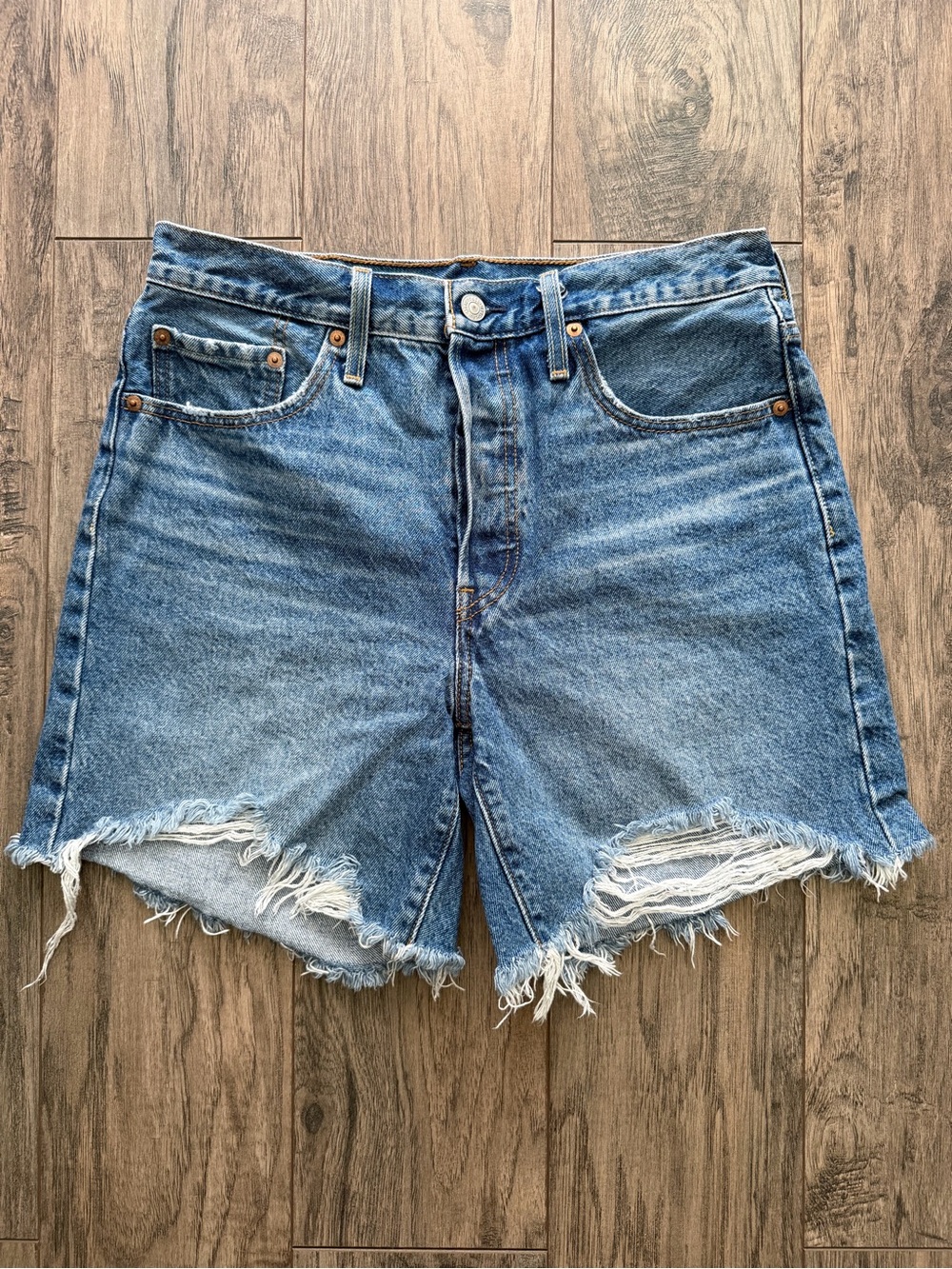 Levi’s 501 Mid Thigh Shorts